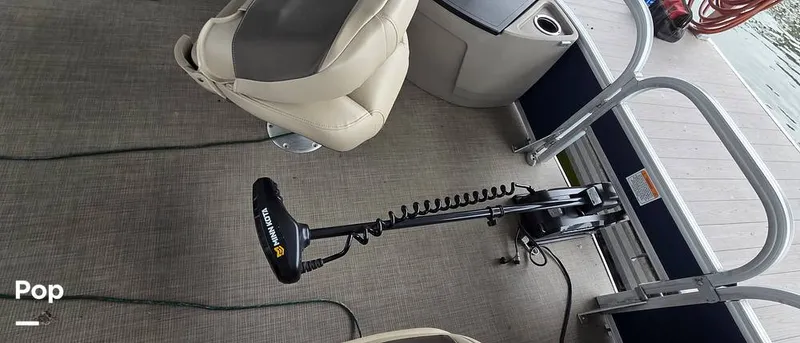 Slide: The Image of Sun Tracker Fishin' Barge 22 DLX 2021 - 16348613