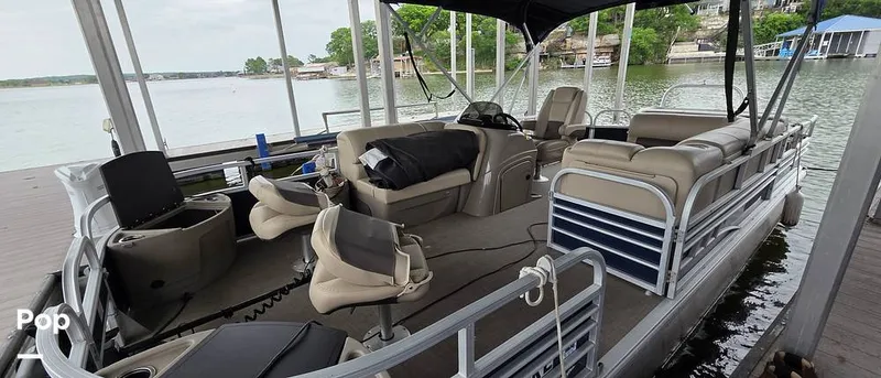 Slide: The Image of Sun Tracker Fishin' Barge 22 DLX 2021 - 16348616