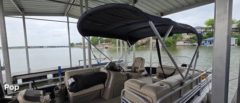 Slide: The Image of Sun Tracker Fishin' Barge 22 DLX 2021 - 16348620