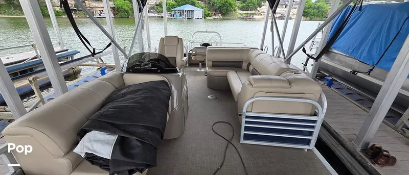 Slide: The Image of Sun Tracker Fishin' Barge 22 DLX 2021 - 16348590