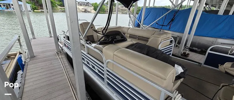 Slide: The Image of Sun Tracker Fishin' Barge 22 DLX 2021 - 16348673