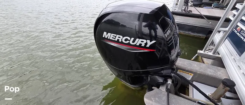 Slide: The Image of Sun Tracker Fishin' Barge 22 DLX 2021 - 16348677