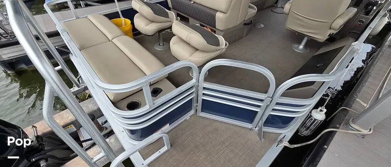 Slide: The Image of Sun Tracker Fishin' Barge 22 DLX 2021 - 16348678