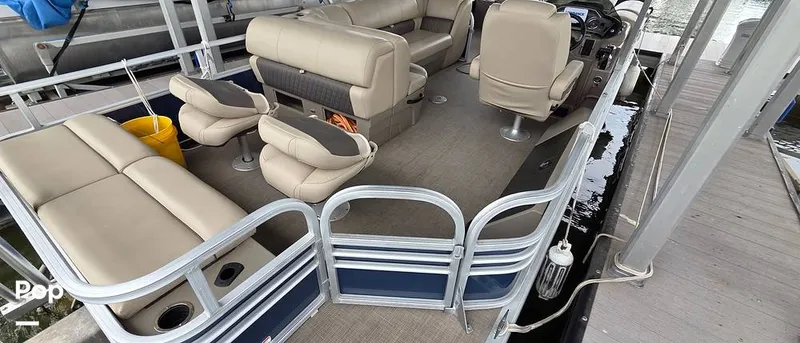 Slide: The Image of Sun Tracker Fishin' Barge 22 DLX 2021 - 16348679