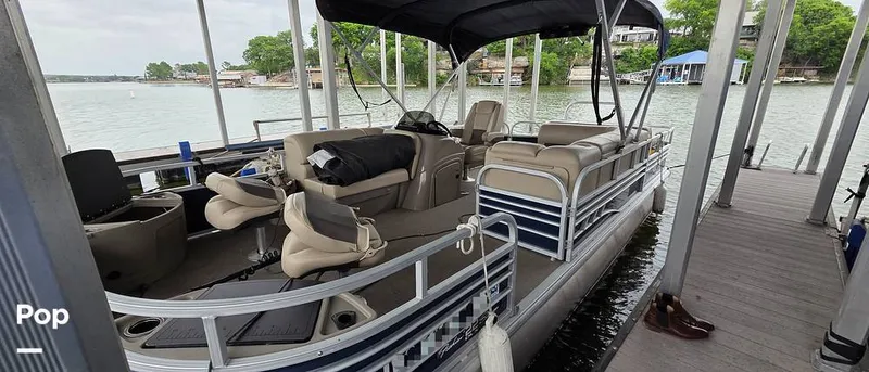 Slide: The Image of Sun Tracker Fishin' Barge 22 DLX 2021 - 16348684