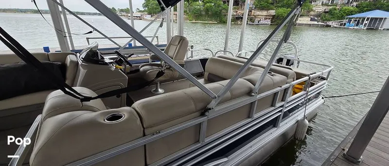 Slide: The Image of Sun Tracker Fishin' Barge 22 DLX 2021 - 16348686