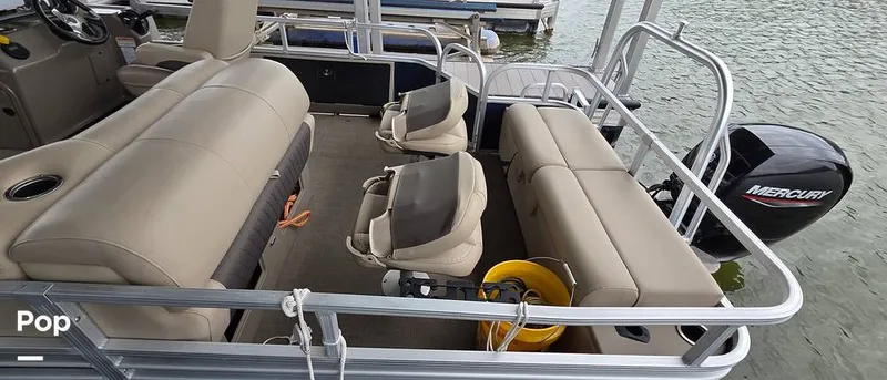 Slide: The Image of Sun Tracker Fishin' Barge 22 DLX 2021 - 16348690