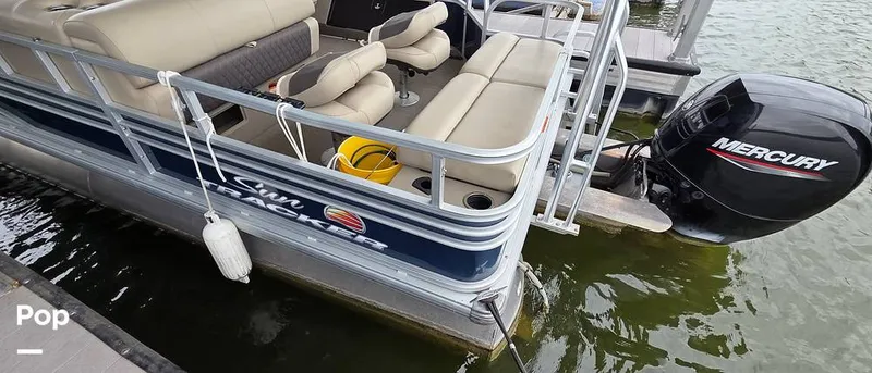 Slide: The Image of Sun Tracker Fishin' Barge 22 DLX 2021 - 16348691
