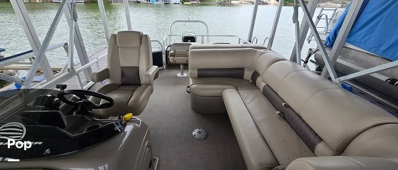 Slide: The Image of Sun Tracker Fishin' Barge 22 DLX 2021 - 16348592