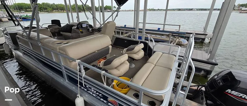 Slide: The Image of Sun Tracker Fishin' Barge 22 DLX 2021 - 16348692