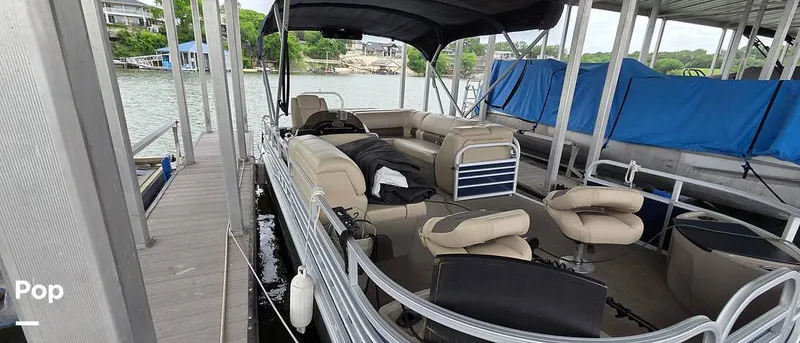 Slide: The Image of Sun Tracker Fishin' Barge 22 DLX 2021 - 16348693