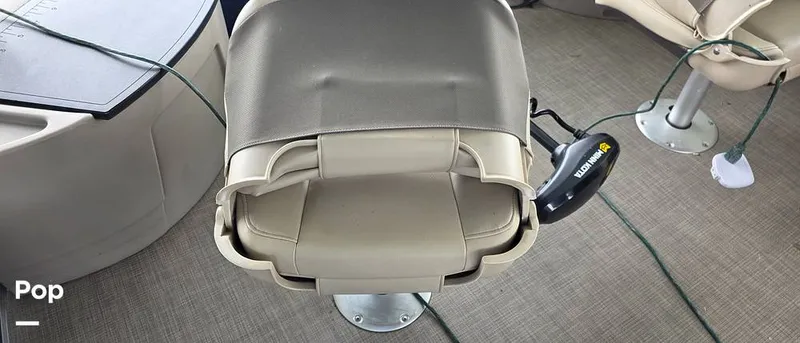 Slide: The Image of Sun Tracker Fishin' Barge 22 DLX 2021 - 16348694