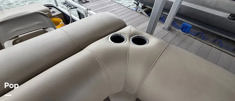 Slide: The Image of Sun Tracker Fishin' Barge 22 DLX 2021 - 16348702