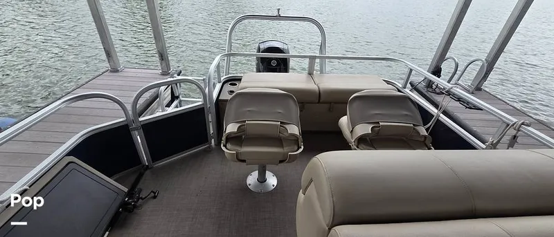 Slide: The Image of Sun Tracker Fishin' Barge 22 DLX 2021 - 16348704