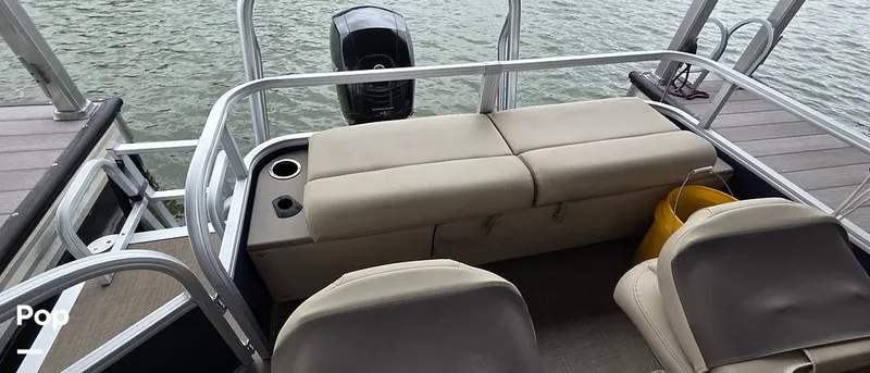 Slide: The Image of Sun Tracker Fishin' Barge 22 DLX 2021 - 16348706