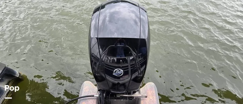 Slide: The Image of Sun Tracker Fishin' Barge 22 DLX 2021 - 16348708