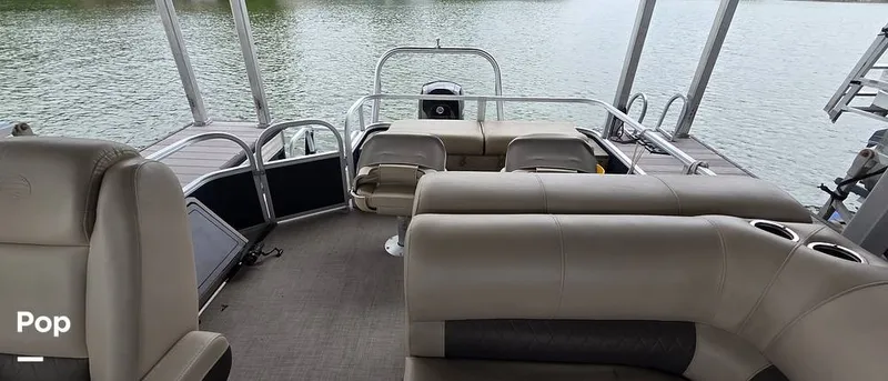 Slide: The Image of Sun Tracker Fishin' Barge 22 DLX 2021 - 16348594