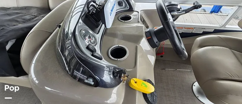 Slide: The Image of Sun Tracker Fishin' Barge 22 DLX 2021 - 16348714