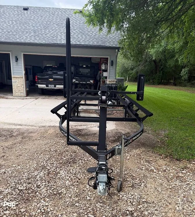 Slide: The Image of Sun Tracker Fishin' Barge 22 DLX 2021 - 16355908