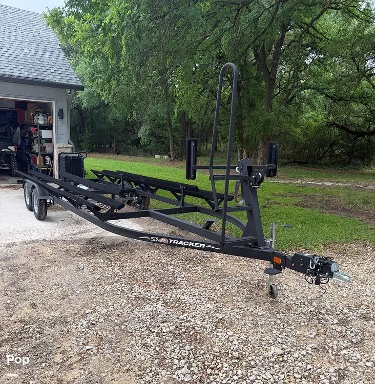 Slide: The Image of Sun Tracker Fishin' Barge 22 DLX 2021 - 16355909