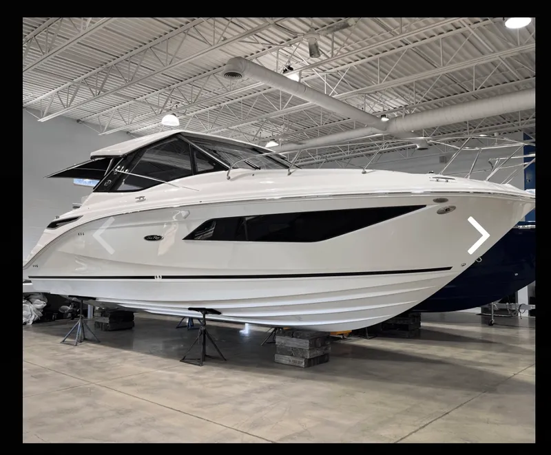 Slide: The Image of Sea Ray 320 SUNDANCER COUPE 2024 - 0