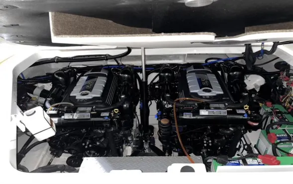 Slide: The Image of Sea Ray 320 SUNDANCER COUPE 2024 - 11