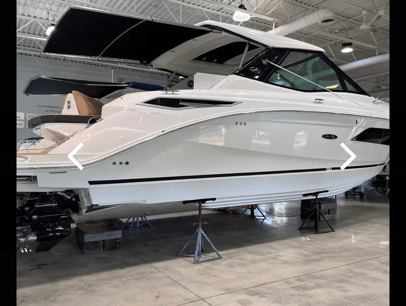 Slide: The Image of Sea Ray 320 SUNDANCER COUPE 2024 - 2