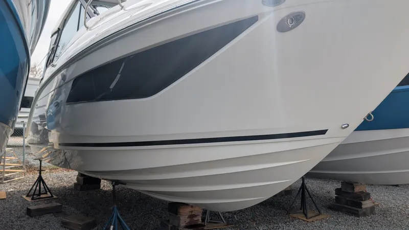 Slide: The Image of Sea Ray 320 SUNDANCER COUPE 2024 - 24