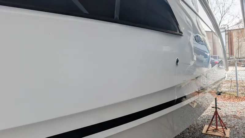 Slide: The Image of Sea Ray 320 SUNDANCER COUPE 2024 - 29