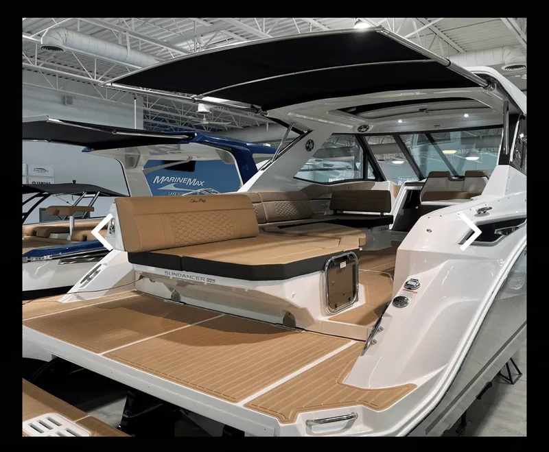 Slide: The Image of Sea Ray 320 SUNDANCER COUPE 2024 - 4