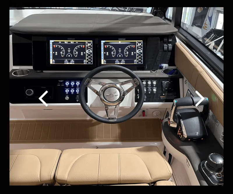 Slide: The Image of Sea Ray 320 SUNDANCER COUPE 2024 - 7