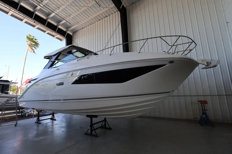 The Image of Sea Ray Sundancer 320 Outboard 2026 - 0