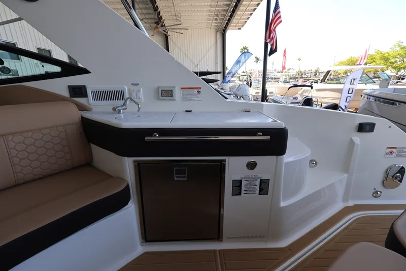 Slide: The Image of Sea Ray Sundancer 320 Outboard 2026 - 11
