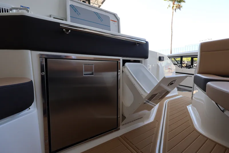 Slide: The Image of Sea Ray Sundancer 320 Outboard 2026 - 12