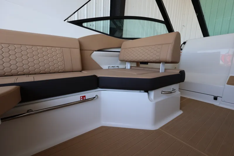 Slide: The Image of Sea Ray Sundancer 320 Outboard 2026 - 15
