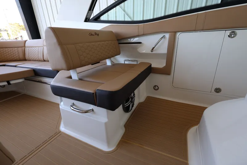Slide: The Image of Sea Ray Sundancer 320 Outboard 2026 - 16