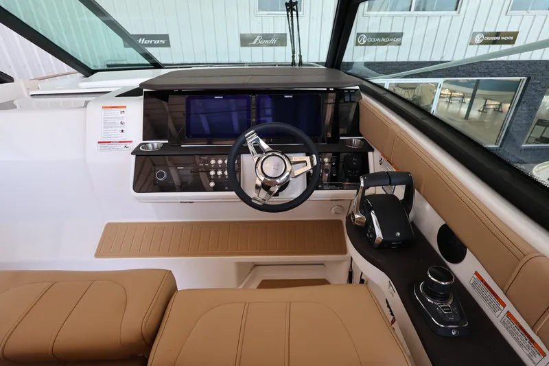 Slide: The Image of Sea Ray Sundancer 320 Outboard 2026 - 19