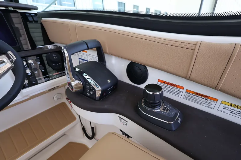 Slide: The Image of Sea Ray Sundancer 320 Outboard 2026 - 20