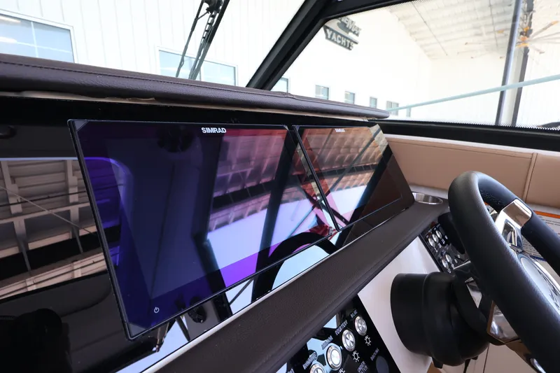 Slide: The Image of Sea Ray Sundancer 320 Outboard 2026 - 24