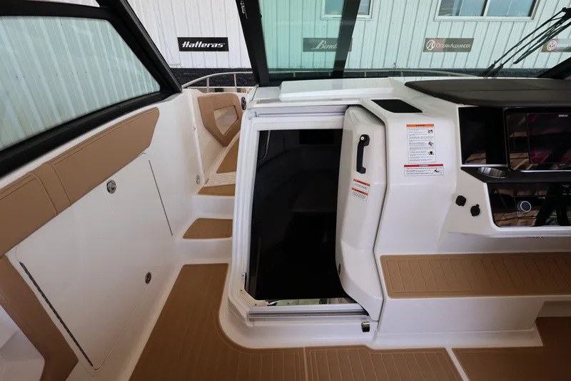 Slide: The Image of Sea Ray Sundancer 320 Outboard 2026 - 26