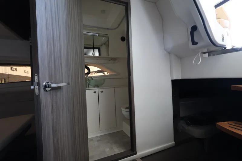Slide: The Image of Sea Ray Sundancer 320 Outboard 2026 - 31