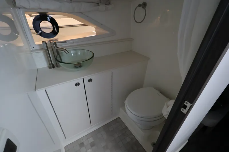 Slide: The Image of Sea Ray Sundancer 320 Outboard 2026 - 32