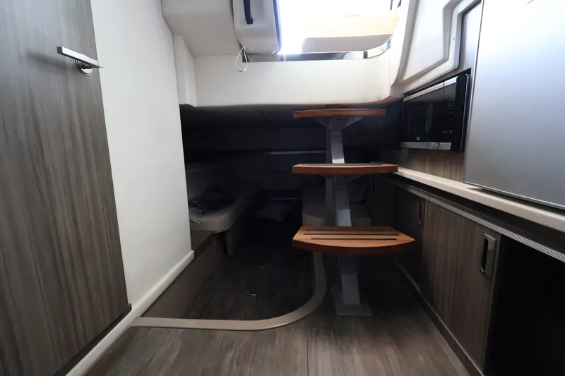Slide: The Image of Sea Ray Sundancer 320 Outboard 2026 - 34