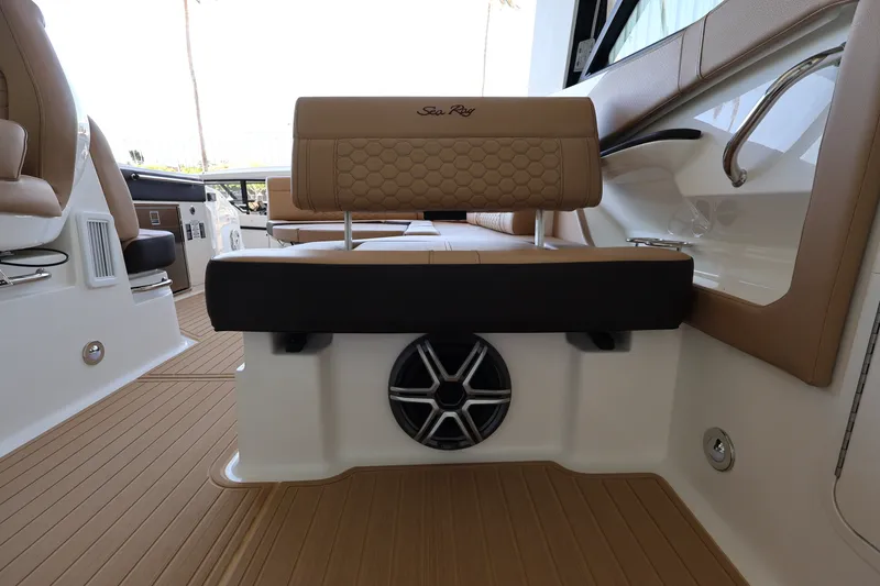 Slide: The Image of Sea Ray Sundancer 320 Outboard 2026 - 36