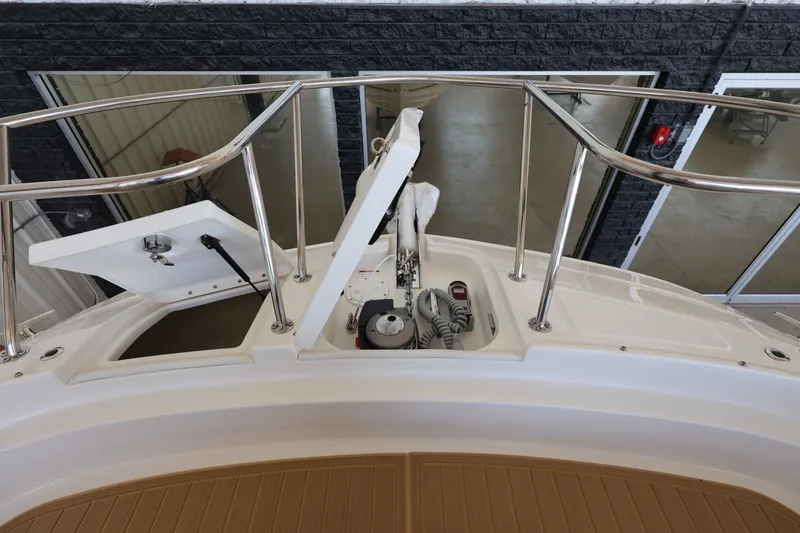Slide: The Image of Sea Ray Sundancer 320 Outboard 2026 - 41