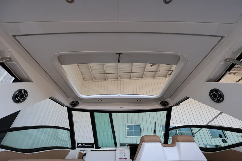 Slide: The Image of Sea Ray Sundancer 320 Outboard 2026 - 42