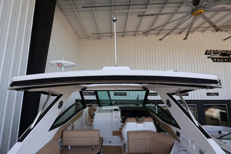 Slide: The Image of Sea Ray Sundancer 320 Outboard 2026 - 43