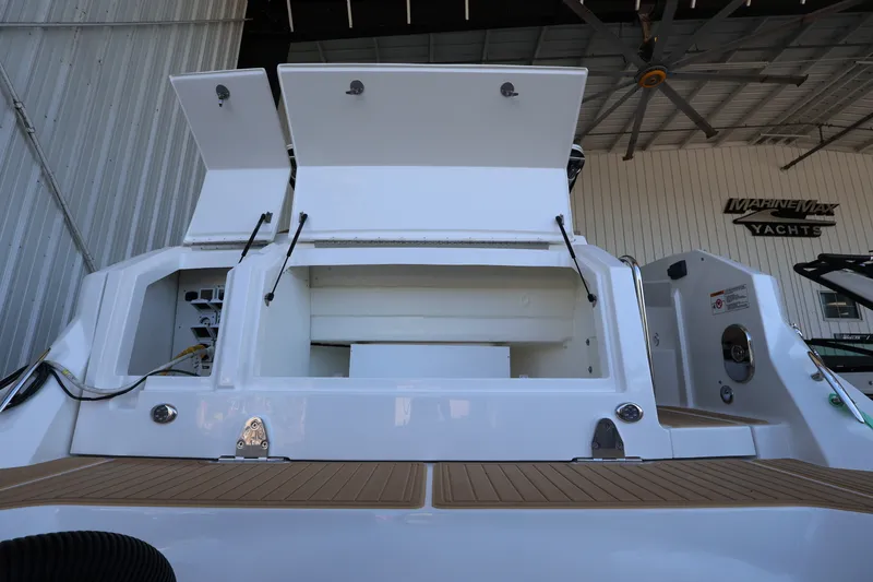 Slide: The Image of Sea Ray Sundancer 320 Outboard 2026 - 7