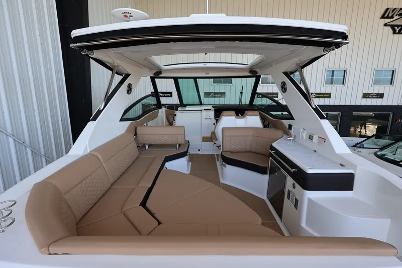 Slide: The Image of Sea Ray Sundancer 320 Outboard 2026 - 8