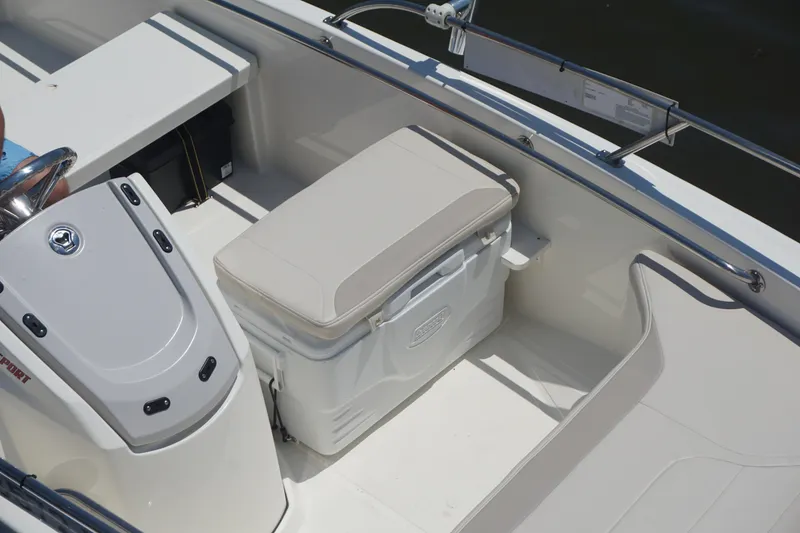 Slide: The Image of Boston Whaler 130 Super Sport 2023 - 47